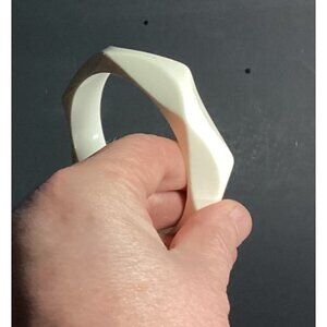 Vintage 1960s Chunky Mod Creamy White Faceted Lucite Bangle Bracelet